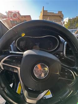 جیپ گراند شیرۆکی